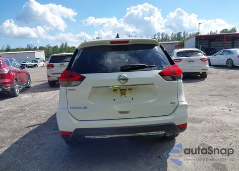 2017 Nissan Rogue Sv z USA, uszkodzony, nr VIN JN8AT2MT3HW389189